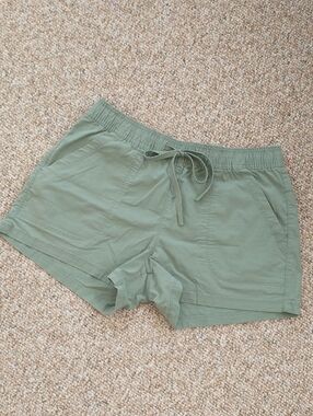 Title Nine Stretch Rip Stop Pull On Shorts 3" Inseam Medium